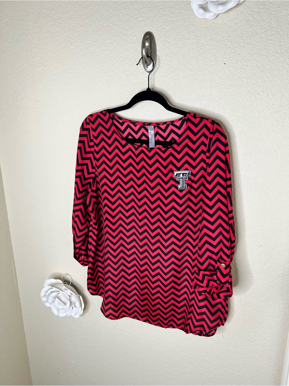 NTM: Texas Tech Red Raiders Bamboo Chevron Pink Black Blouse Roll Tab Large - Picture 5 of 13